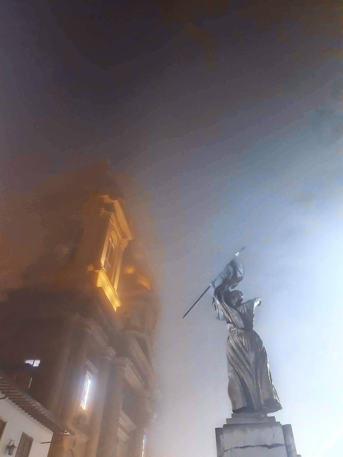 Antonia Santos Plata, escultura del maestro Óscar Rodríguez Naranjo. | Víctor Solano /VANGUARDIA