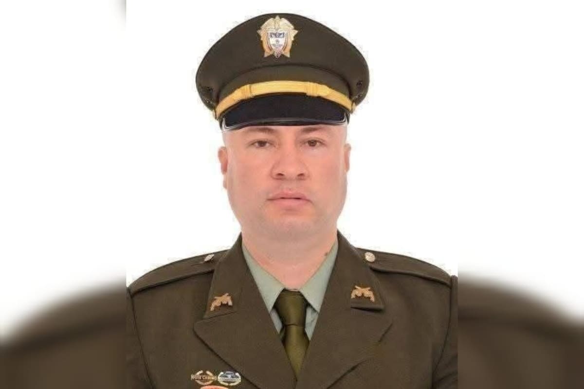 El subintendente Jorge Leandro Gómez Ochoa, oriundo de San Miguel, Santander, es una de las dos víctimas mortales del atentado.