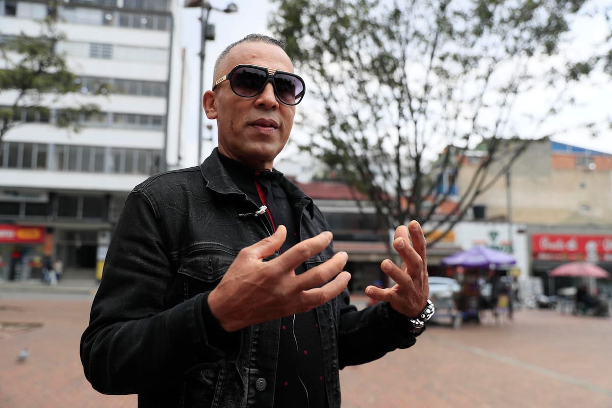 Ciudadano venezolano residente en Colombia, Diego Matute, hablando durante entrevista con EFE en Bogotá (Colombia). Colombia es el principal destino migratorio venezolano en el mundo, con unos 2,8 millones de personas, según cifras oficiales. En total, más de 7,7 millones de venezolanos abandonaron su país en la última década, de acuerdo con organismos internacionales. EFE/ Carlos Ortega