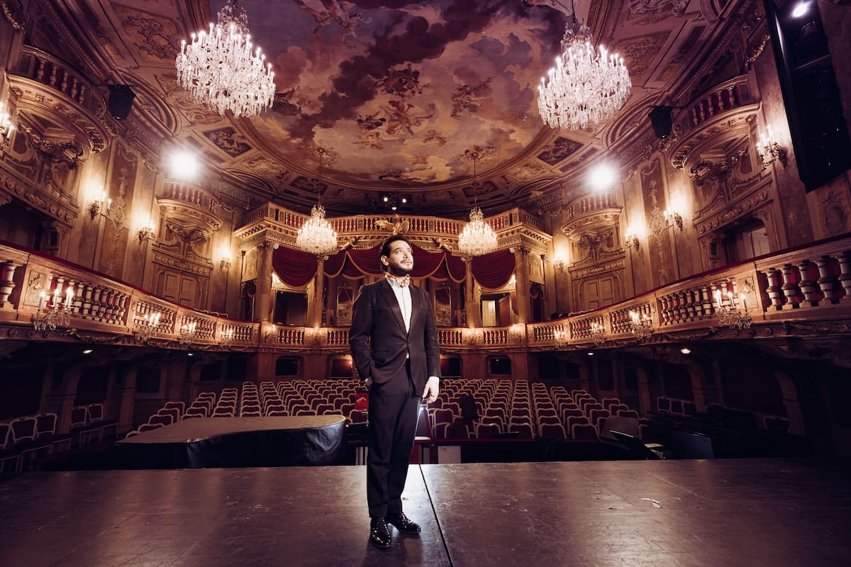 Luis Hernández-Luque regresa a su tierra para protagonizar una noche musical en el Teatro Santander, acompañado por artistas y voces locales. Foto suministrada/VANGUARDIA