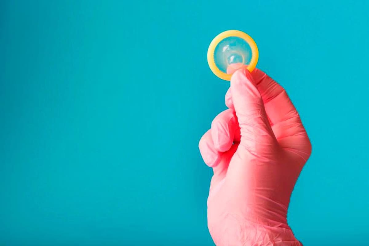 El uso correcto y constante del condón sigue siendo la manera más efectiva para evitar adquirir el VIH. //ILUSTRACIÓN