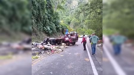 Impactante accidente: turbo cargada de verduras se volcó en la vía Bucaramanga–El Playón