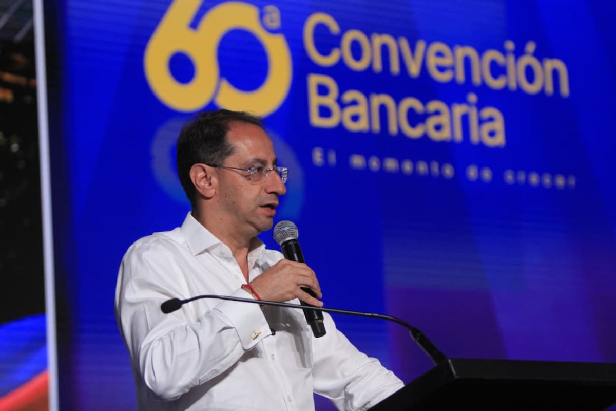 La propuesta del vicepresidente contrasta con la reducción de $13,8 billones que el Gobierno decretó para el presupuesto de 2026, en medio del debate sobre el gasto público y la inversión privada.// Foto: Óscar Díaz - El UNiversal