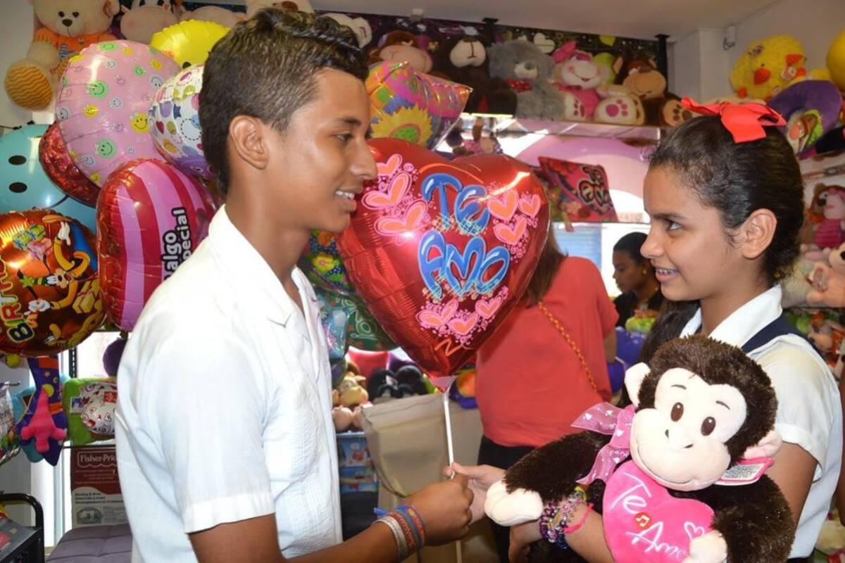 Hoy se celebra en todo el país el Día del Amor y la Amistad, una fecha comercial de gran importancia para diversos sectores productivos. (Foto: Archivo/ VANGUARDIA LIBERAL)