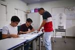 Brasil vota entre Lula y Flávio Bolsonaro en unas elecciones marcadas por la tensión