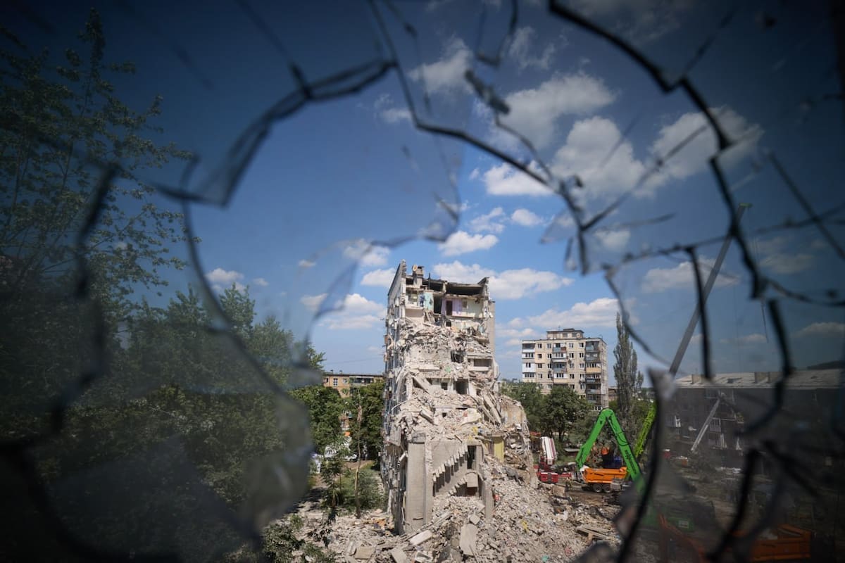 KIEV (UCRANIA), 03/07/2026.- Al menos 30 personas han perdido ya la vida debido al ataque masivo ruso con misiles y drones lanzado por Rusia contra Kiev durante la madrugada del jueves, según el balance publicado por el Servicio de Emergencias de Ucrania este viernes. Actualmente se llevan a cabo operaciones de emergencia y rescate en Kiev, en tres lugares alcanzados por ataques rusos anoche. EFE/ Fotografía publicada por Zelensky en su cuenta oficial de la red Telegram// SOLO USO EDITORIAL/SOLO DISPONIBLE PARA ILUSTRAR LA NOTICIA QUE ACOMPAÑA (CRÉDITO OBLIGATORIO)