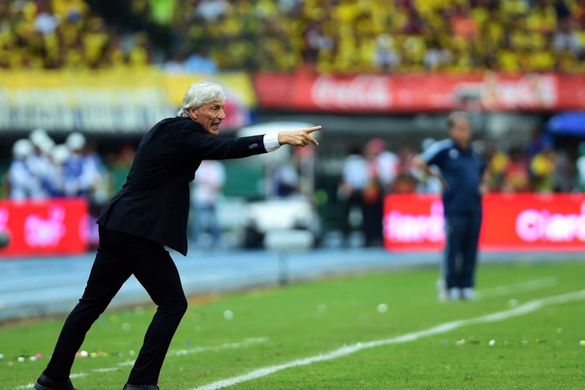 José Pékerman perdió ayer su primer partido como local dirigiendo la selección Colombia, y lo hizo con un equipo errático, poco productivo y nada creativo, que desde que inició el compromiso se vio perdido en el campo de juego. Sin duda alguna, el de ayer fue el peor juego de la era Pékerman. (Foto: AFP / VANGUARDIA LIBERAL)