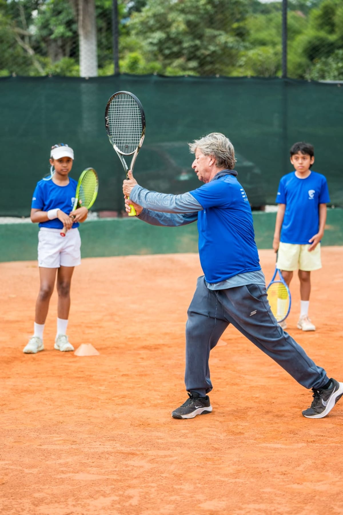 Jóvenes promesas del tenis vivieron una experiencia formativa inolvidable junto a Fabiola Zuluaga, reconocida tenista colombiana. Foto: Suministrada.