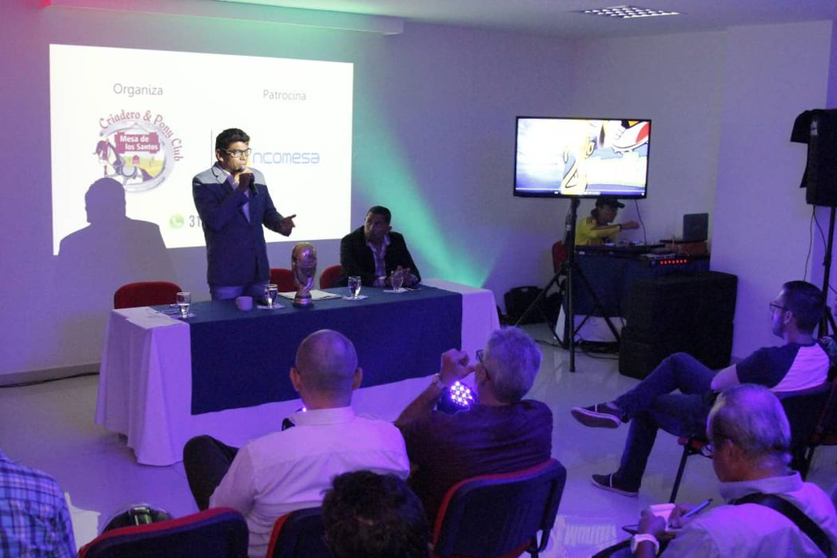 El ingeniero Jhan Alcibiades Céspedes Rojas, director del Mundialito de Fútbol Infantil de Bucaramanga, contó cómo será el torneo de 2018, evento que sigue creciendo. (Foto: Marco Valencia / VANGUARDIA LIBERAL)