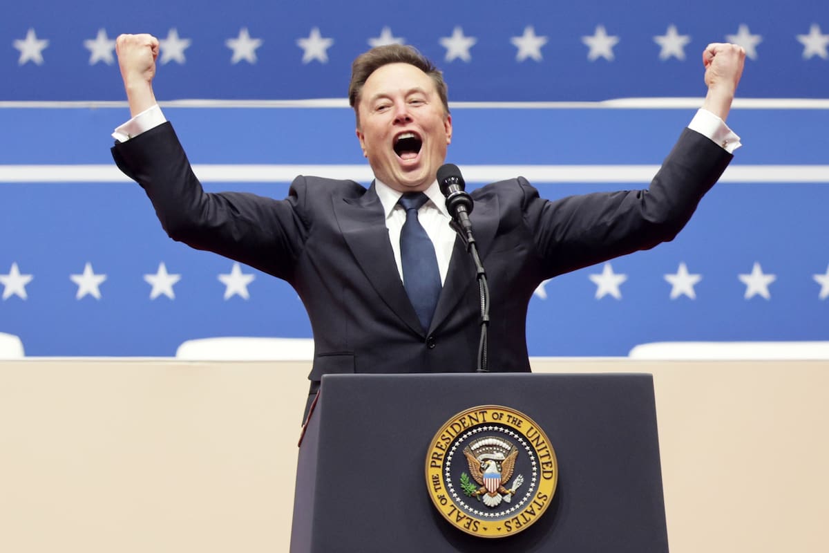 El CEO de Tesla Elon Musk reacciona durante la ceremonia de investidura de Donald Trump como el 47º presidente de los Estados Unidos, el 20 de enero en el Capitol One Arena en Washington. EFE/Allison Diner