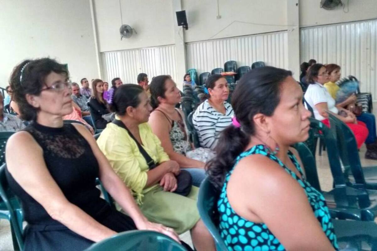En la mesa pública del Programa de Alimentación Escolar, PAE, las madres de familia escucharon los alcances. (Foto: Suministrada / VANGUARDIA LIBERAL)