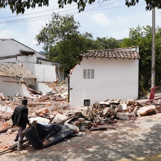 “Escuché un ruido muy fuerte y vi un camión salir de la casa”: así fue la tragedia en Girón