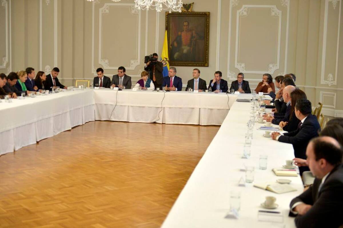 El acuerdo alcanzado entre el gobierno, empresarios y trabajadores no fue firmado ni por la CUT ni la CPC por considerar que no satisface las necesidades de los trabajadores. (Foto: Suministrada / VANGUARDIA LIBERAL)