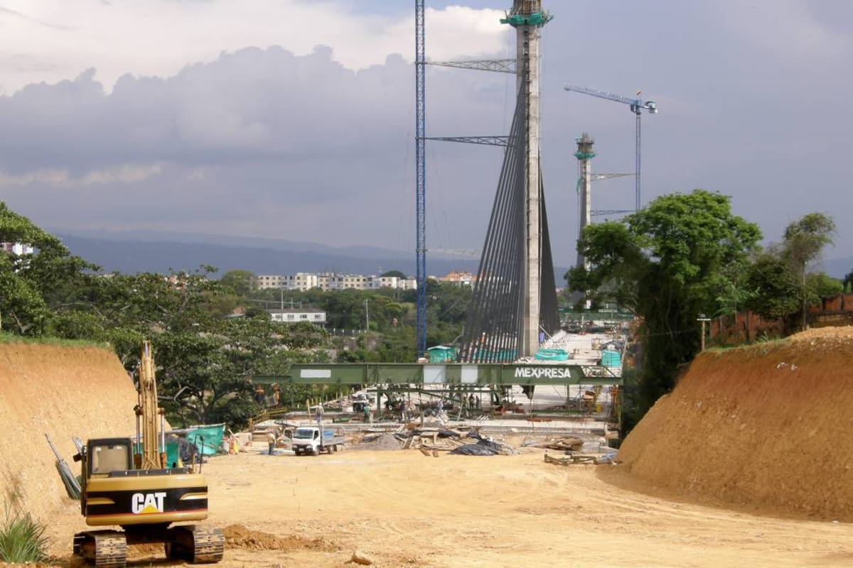 El tablero del puente de La Novena queda conectado la próxima semana con la calle 45. Este acceso norte será provisional, mientras se construye el intercambiador. (Foto: Jaime Del Río / VANGUARDIA LIBERAL)
