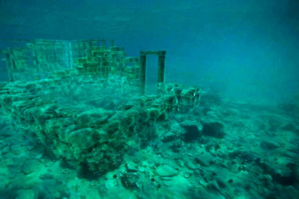Pavlopetri es la ciudad sumergida más antigua que se conoce y se hundió aproximadamente en el año 1000 a.c., debido a los terremotos. Se pueden ver las calles y estructuras, algo que otros sitios no tienen. Internet-EFE / VANGUARDIA