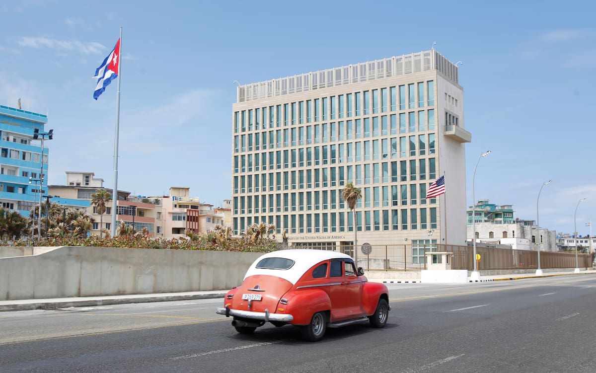 Imagen para ilustrar la noticia. La Embajada de Estados Unidos en La Habana, Cuba. // Foto: EFE - Ernesto Mastrascusa.