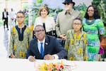 Investigan al Embajador en Ghana por presunto maltrato a expareja y retención ilegal de hijos
