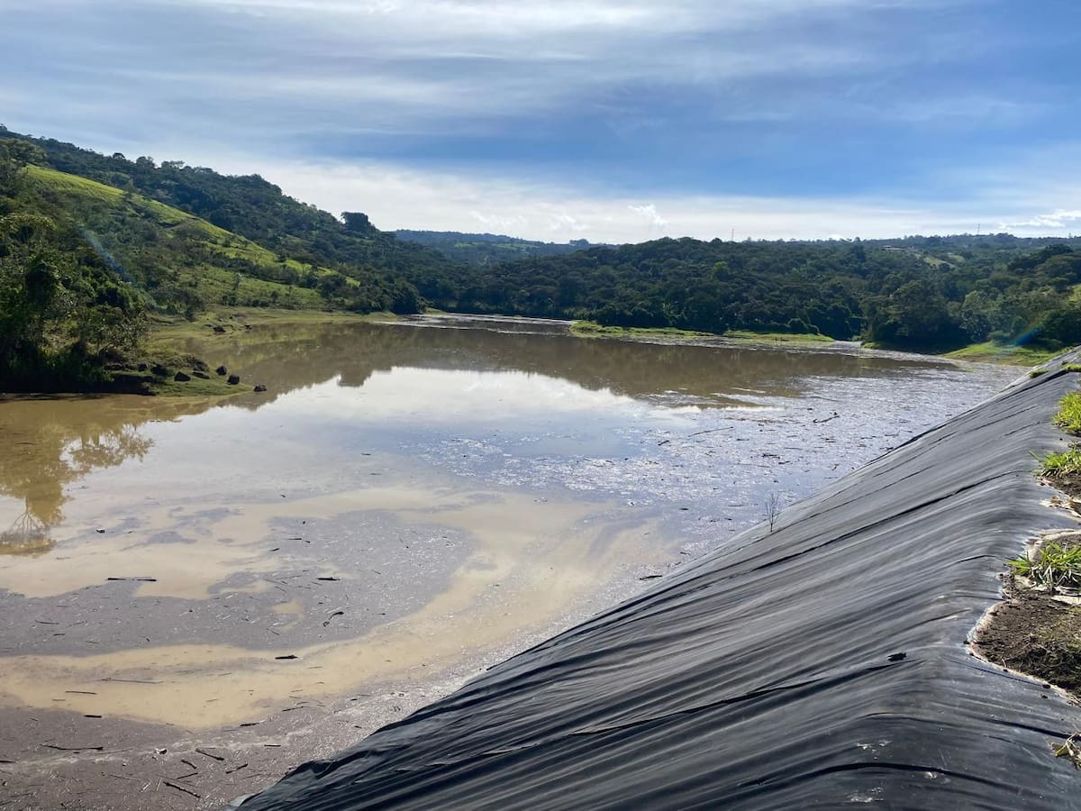 El embalse La Honda suministra el 35 % del agua para el casco urbano de El Socorro.