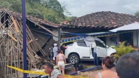 Emergencia en Quindío: vehículo choca contra una fonda en el sector de Barragán