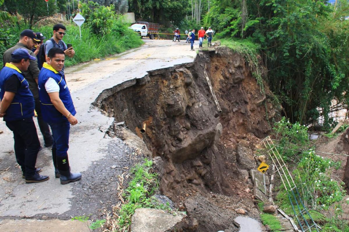 Emergencia por lluvias en San Vicente de Chucurí. Autoridades del departamento y municipales visitaron la zona afectada.