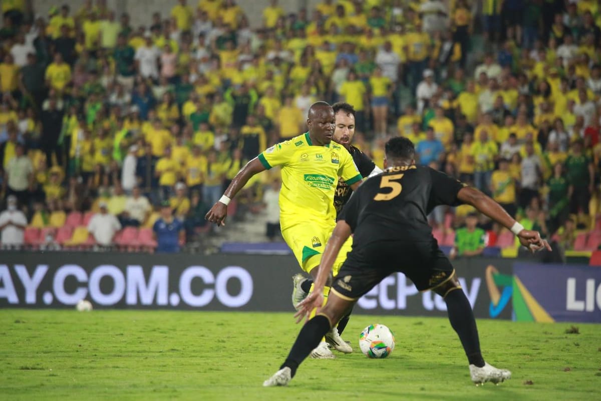 El reprochable comentario de Emerson Batalla, jugador de Atlético Bucaramanga. Foto: Jaime Moreno/Vanguardia.