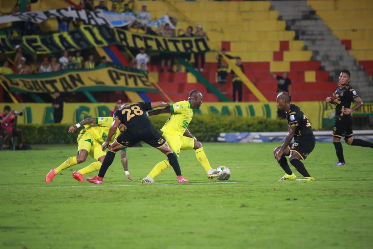 Emerson Batalla analizó el punto ante Tolima y destacó el esfuerzo del Atlético Bucaramanga. Foto: Jaime Moreno/Vanguardia.