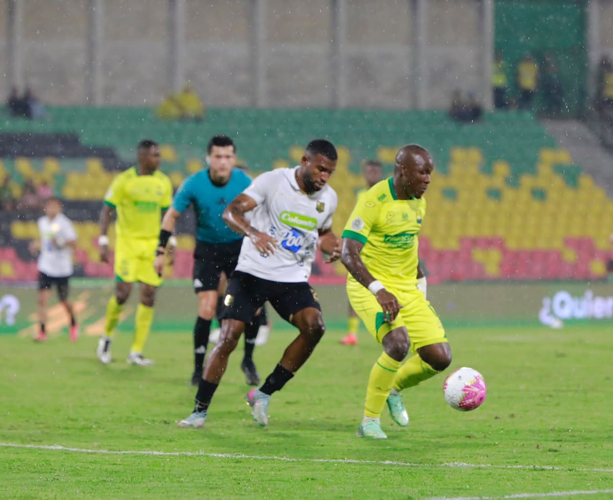 Emerson Batalla, tras el empate de Atlético Bucaramanga: “Tenemos que cerrar mejor los partidos”. Foto: Jaime Moreno/Prensa