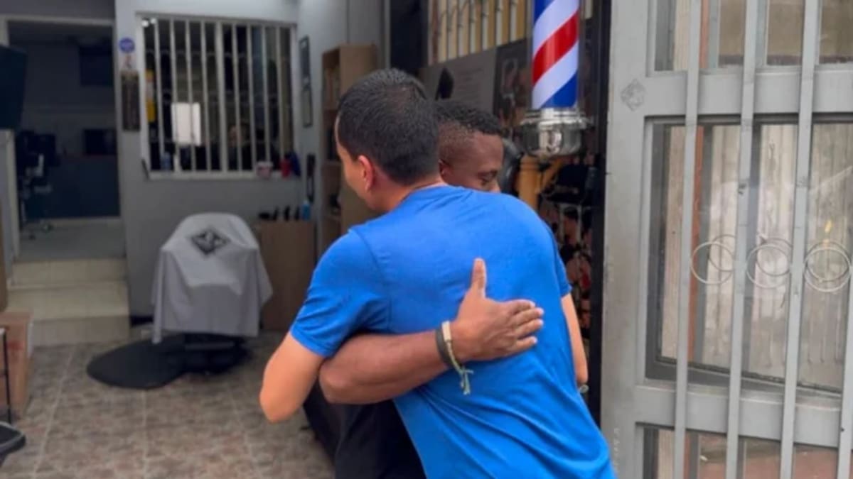 Barbero en Ibagué cambia cortes por mercados para el Chocó Foto: X - FM