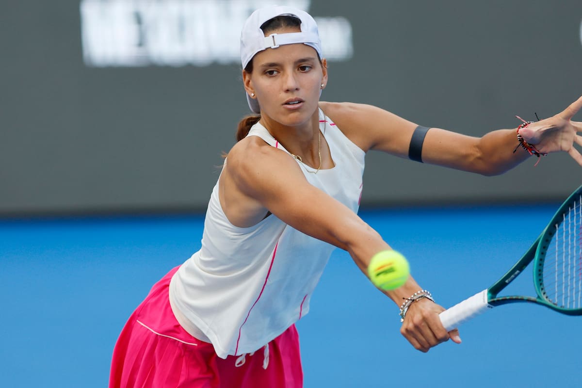 Emiliana Arango recibe un fuerte golpe en el Abierto de Ostrava. EFE/ Francisco Guasco