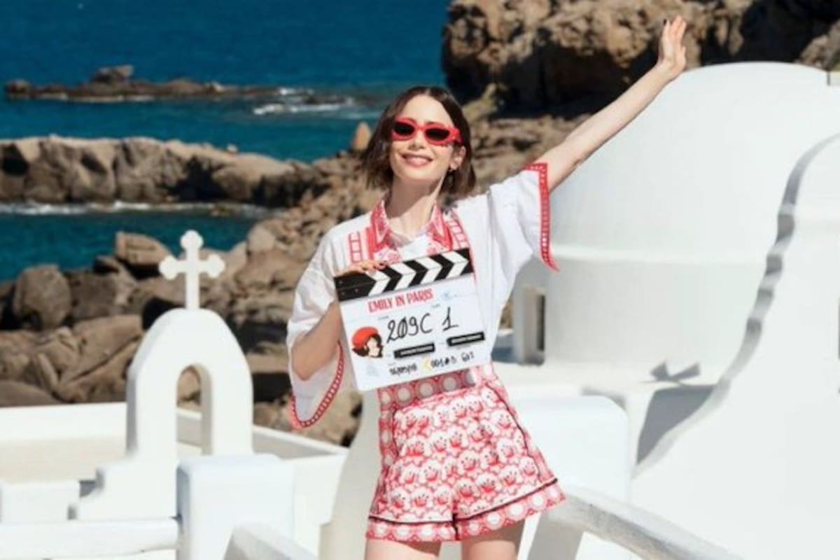 Lily Collins en Grecia para poner el broche final a 'Emily in Paris' en su sexta temporada.