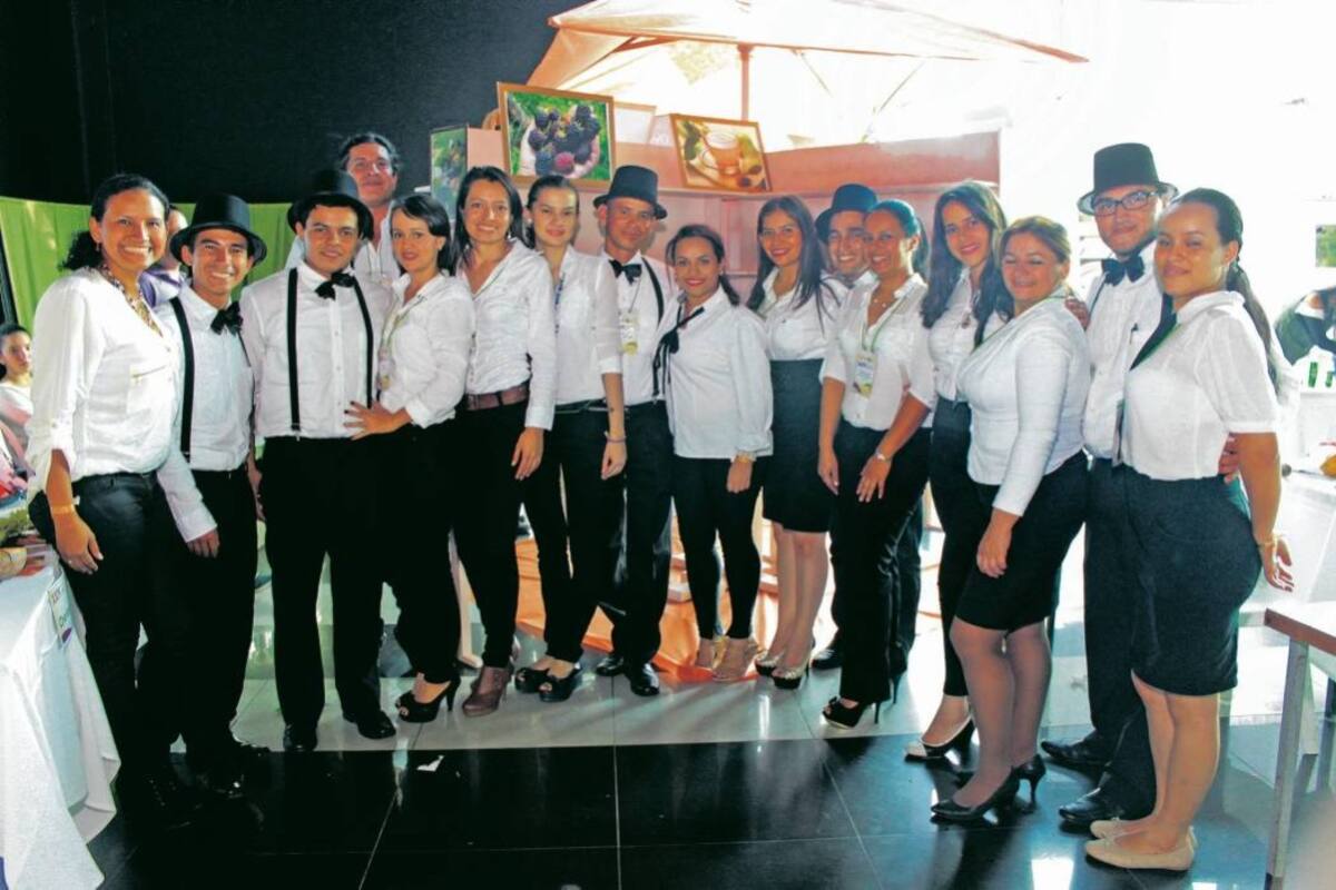 Claudia Calderón, Pablo Chacón, Juan Manuel Patiño, Carlos Aníbal Vásquez, María Cañas, Leidy Mayerly Nossa, María Angélica Hernández, Edinson Villamizar, Jessica Burgos, Alba Lucía Villamizar, Oscar Iván Álvarez, Marisela Bautista, Leidy Tatiana Vásquez, Gloria Inés Luna, Andrés Palacio y Lucero Rodríguez. (Foto: Fabián Hernández / VANGUARDIA LIBERAL )