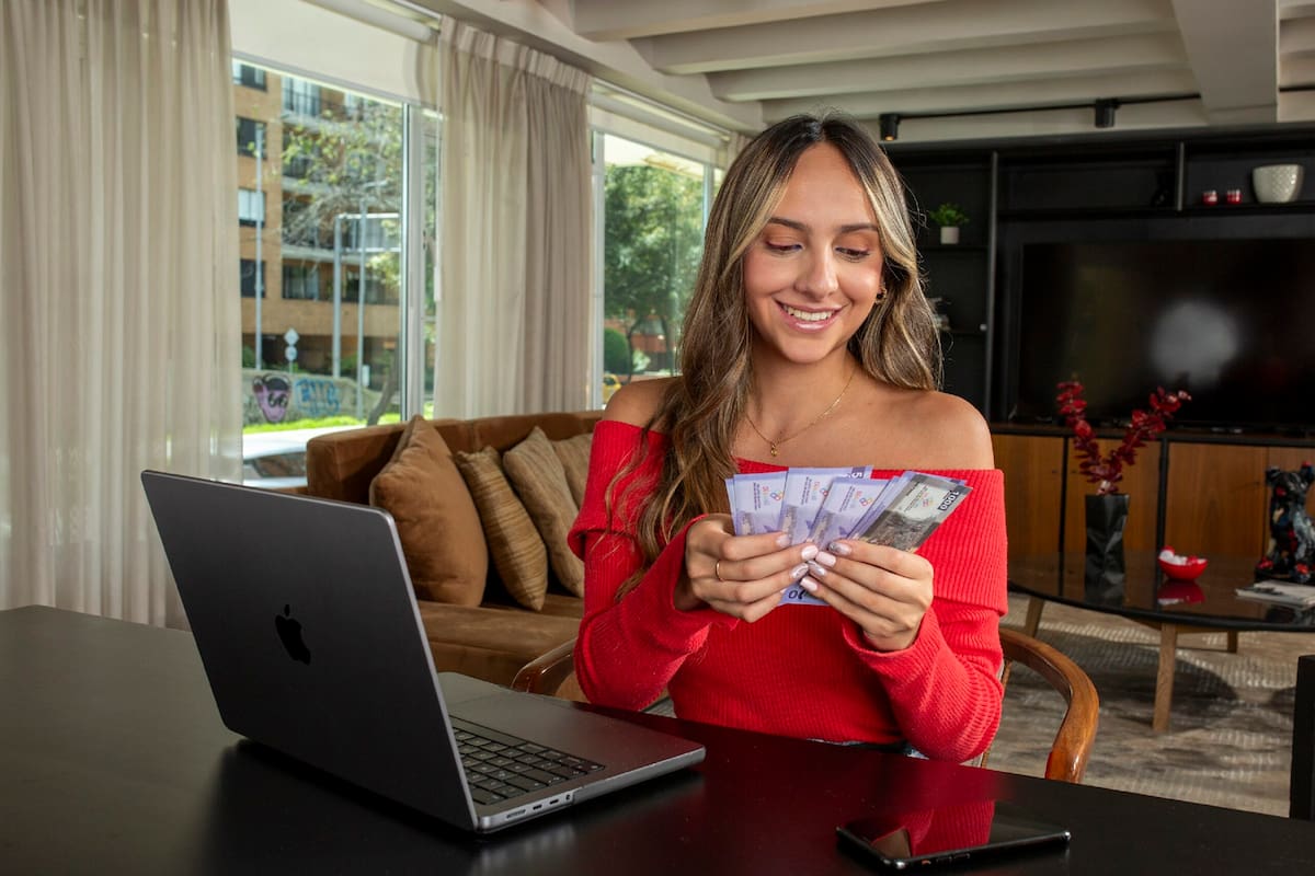 Emprender desde casa: así miles de colombianas ya ganan dinero vendiendo la ropa que no usan. Foto suministrada/VANGUARDIA