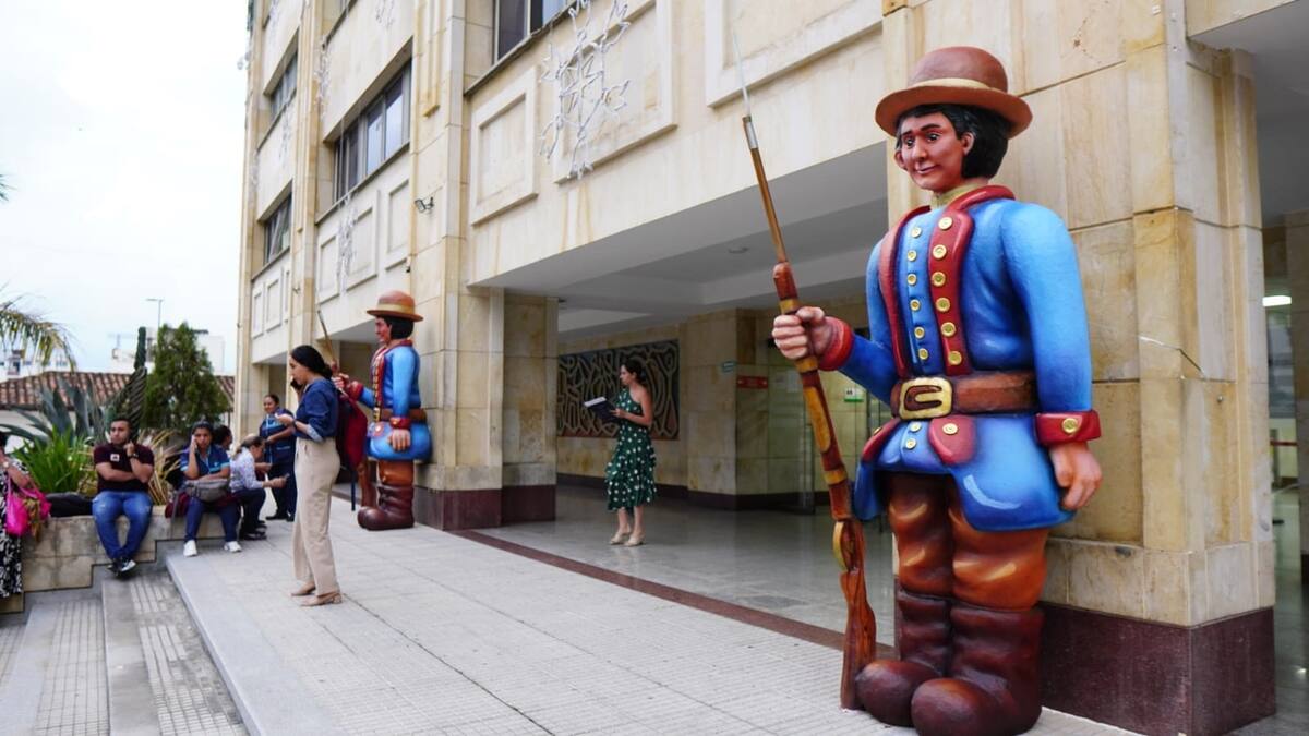 La contratación del alumbrado navideño de Bucaramanga terminó envuelta en un escándalo. Una empresa de servicios públicos de Antioquia recibió $7.000 millones para este fin, pero no instaló una sola luz. Por el contrario, subcontrató la labor, quedándose con $729 millones por la intermediación. Esta es la denuncia. Foto: Marco Valencia / Vanguardia.