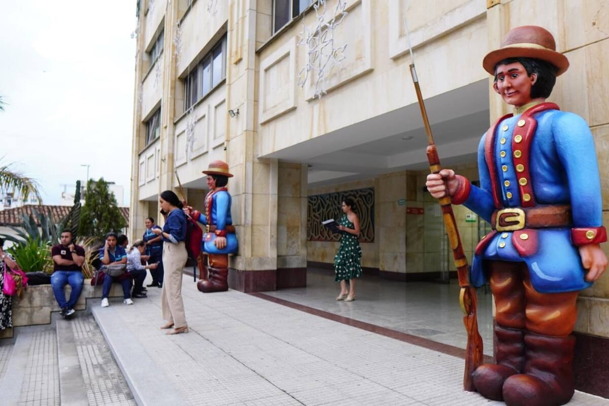 La contratación del alumbrado navideño de Bucaramanga terminó envuelta en un escándalo. Una empresa de servicios públicos de Antioquia recibió $7.000 millones para este fin, pero no instaló una sola luz. Por el contrario, subcontrató la labor, quedándose con $729 millones por la intermediación. Esta es la denuncia. Foto: Marco Valencia / Vanguardia.