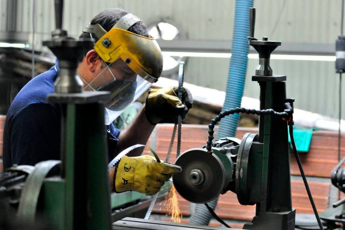 El informe también consigna que respecto a los hogares, de cada 100 pesos que se recibien 17 se destinan al pago de créditos. (Foto: Archivo/VANGUARDIA LIBERAL )