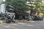 En Bucaramanga, comunidad se queja por “la creciente invasión” de andenes en la Avenida 42