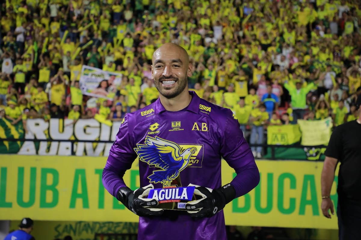 En Bucaramanga
Diego Novoa encontró en el Atlético Bucaramanga una nueva oportunidad para continuar su carrera y volver a disfrutar del fútbol después de haber pensado en dejarlo. Foto: Jaime Moreno/Vanguardia