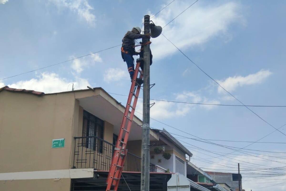 Un total de 3.695 cornetas y 2.486 líderes comunales forman parte de estos frentes de seguridad en Bucaramanga. (Foto: suministrada / VANGUARDIA)
