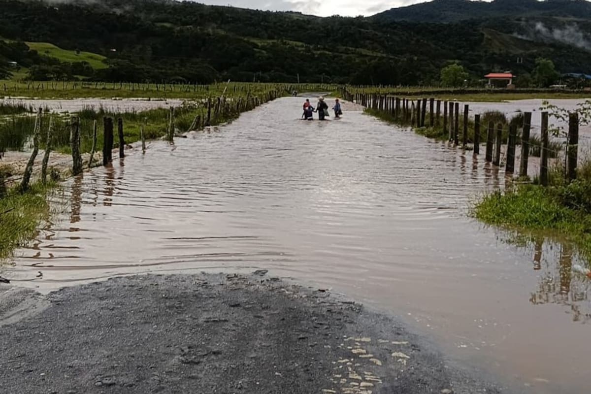 Existe alerta roja por la alta probabilidad de crecientes súbitas y desbordamientos en las cuencas de los ríos Carare y Lebrija, en Santander. (Suministrada / VANGUARDIA)