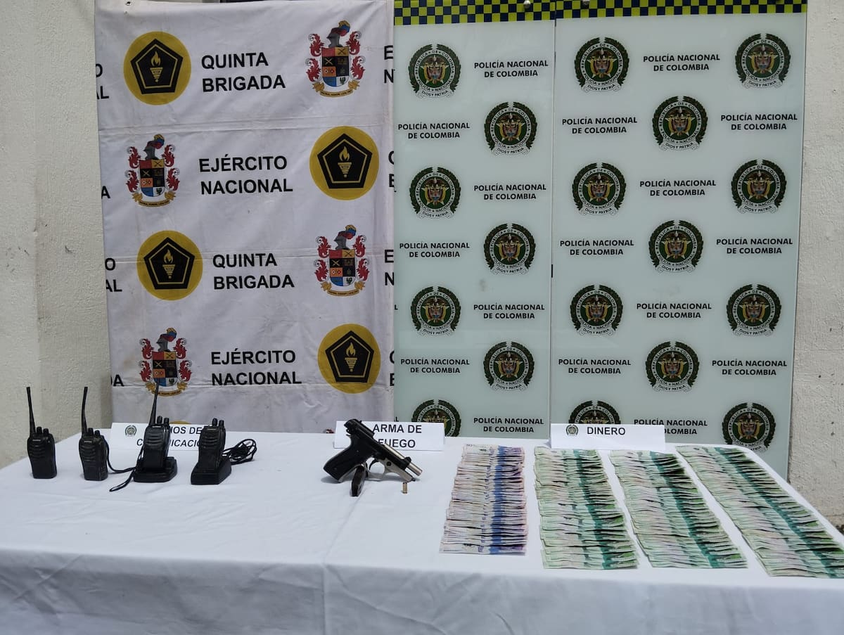 En el procedimiento fueron incautados radios de comunicación, celulares y más de $11 millones en efectivo.
