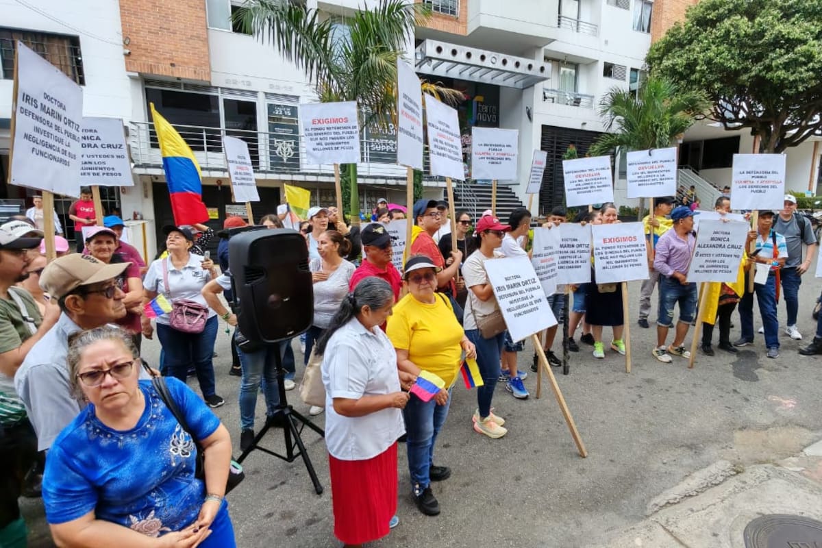 En total son cerca de $7.000 millones los que debe recibir como indemnización esta comunidad afectada. Ellos reclaman el primer desembolso de recursos, por cerca de $1.500 millones. (Fotos: Marco Valencia / VANGUARDIA)