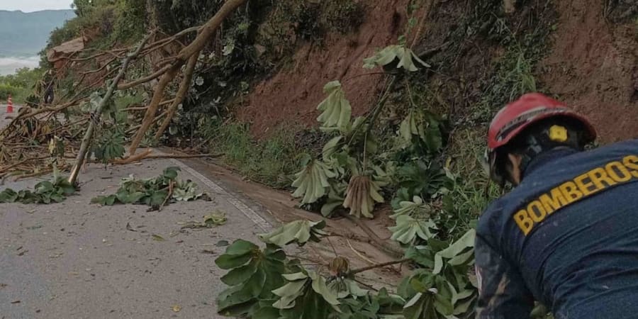 En Girón fue habilitado el paso para vehículos hacia la vereda Acapulco, pero aún no regresa la luz