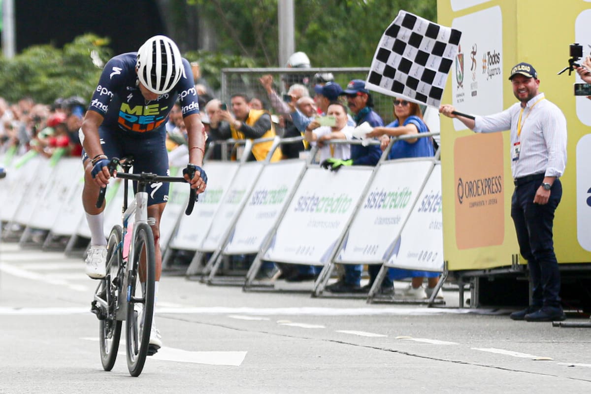 Manizales, Caldas. Septiembre 25 de 2025. En la ciudad de Manizales finalizó la sexta etapa del Clásico RCN con 168,1km pasando por municipios como, Lérida, Líbano y Murillo, de la cual fue ganador el ciclista Diego Camargo del Team Medellín. (Colprensa - Lina Gasca)