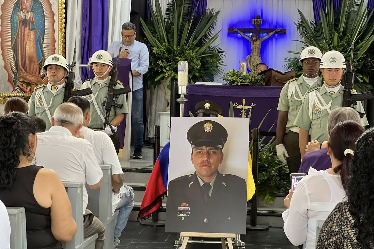 En la parroquia María Reina de las Misiones se realizó la ceremonia de despedida del patrullero Hervin Orduz.