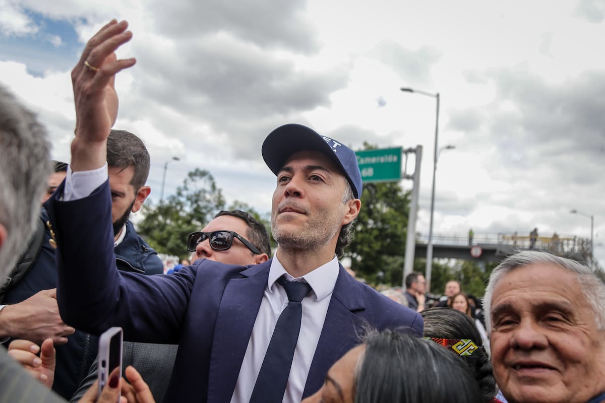 En la Registraduría General de la Nación asistieron Daniel Quintero y Carolina Corcho para inscribir su candidatura a la Presidencia por el Pacto Histórico. (Colprensa - Catalina Olaya)