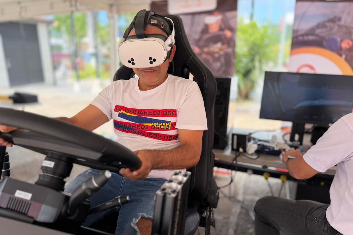 En Piedecuesta, taxistas usan realidad virtual para mejorar sus habilidades al volante