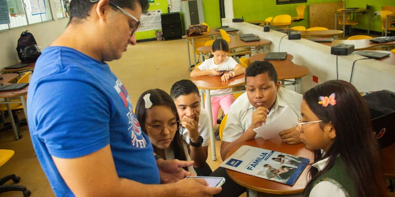 En Santander se entregarán 150 becas de educación superior para maestros y administrativos docentes