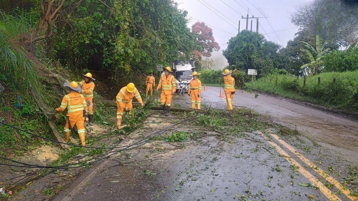 Vía Bucaramanga - Rionegro, a la altura de Puente Tierra. (Foto: suministrada / VANGUARDIA)