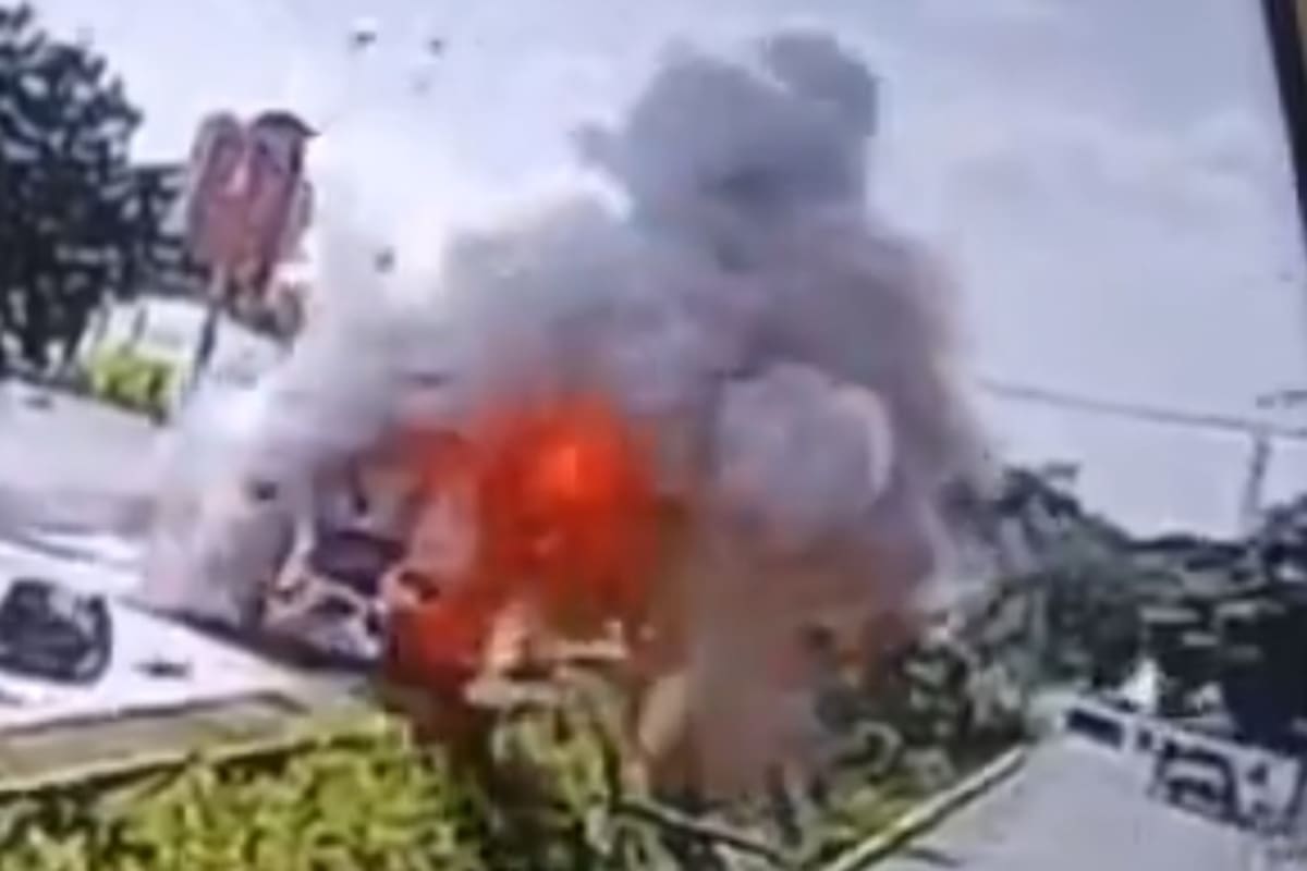 En video: así ocurrió el minuto a minuto de la explosión de microbús cerca del Batallón Pichincha en Cali
