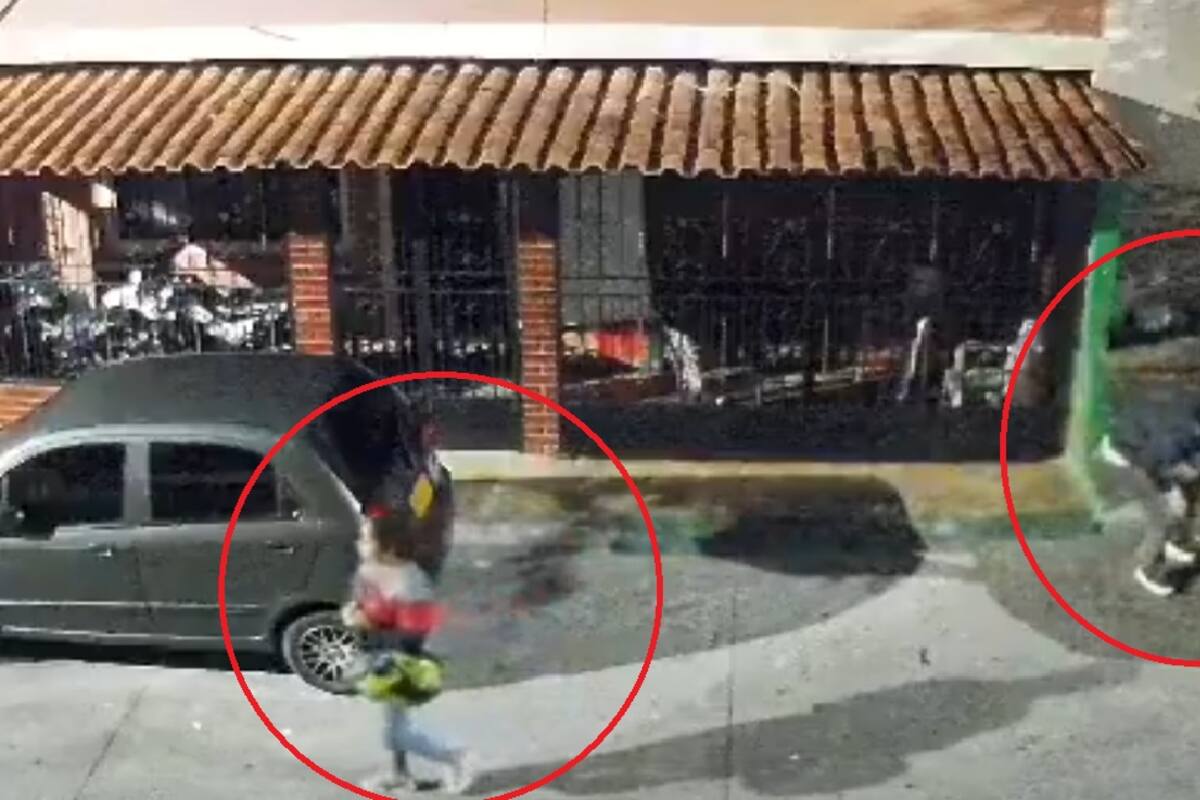 En video: pareja roba computador de un carro en Floridablanca y huye sin dejar rastro